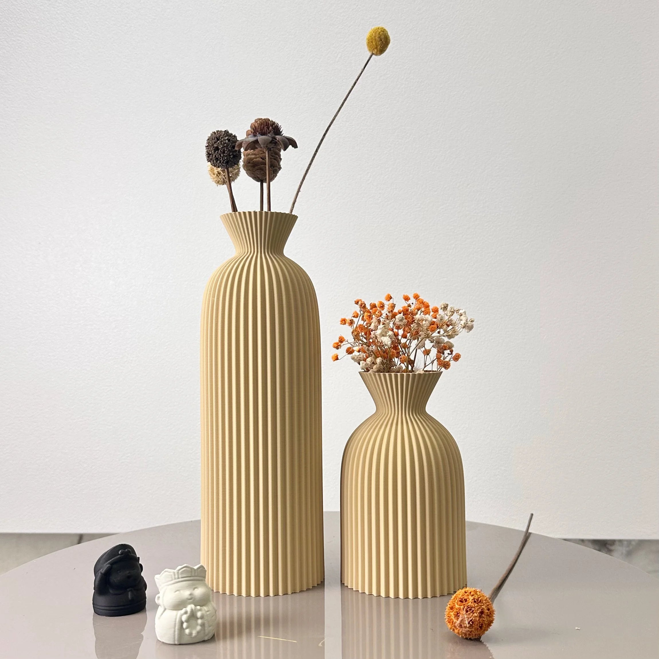 2-Piece Set of Wavy Pattern Art Dry Vase