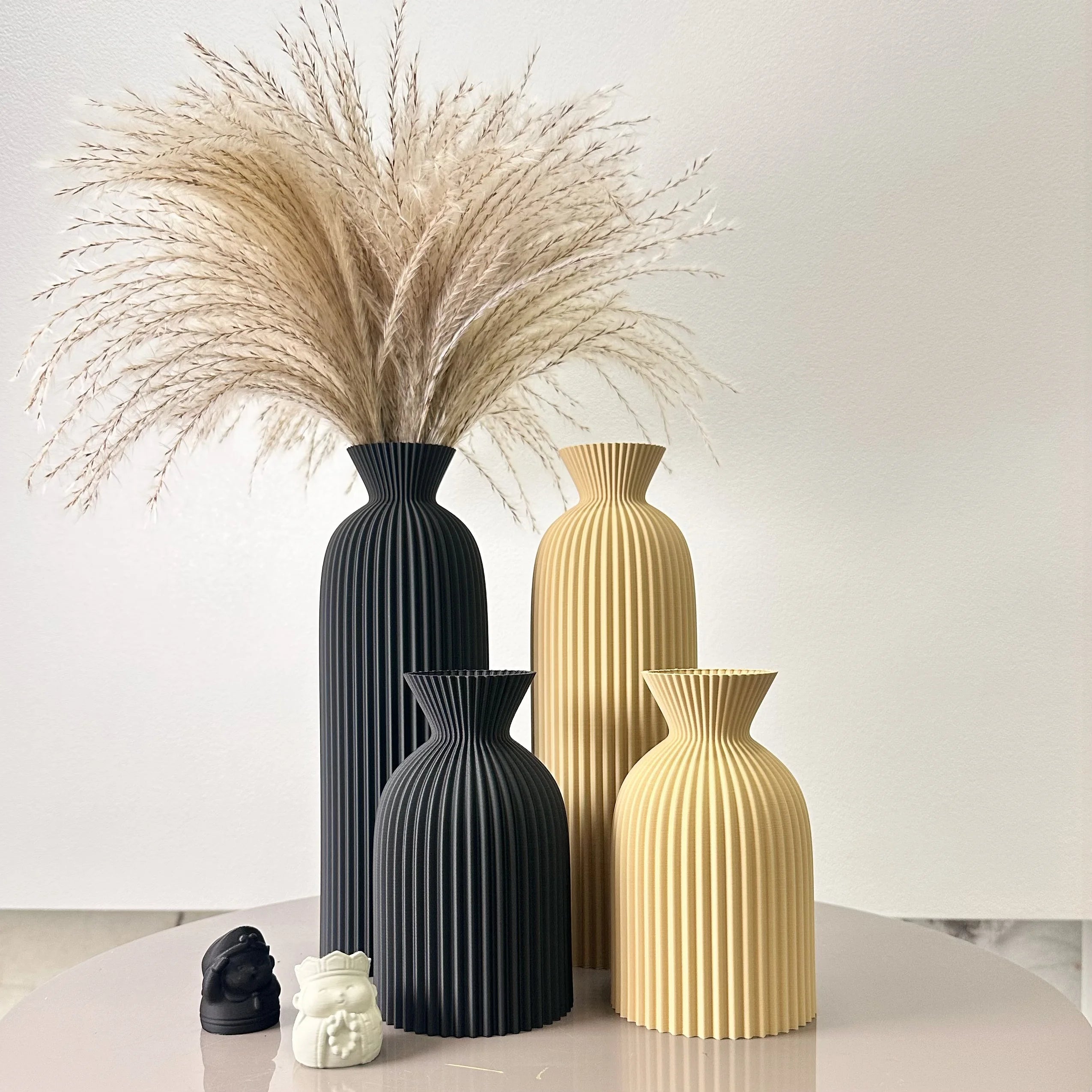 2-Piece Set of Wavy Pattern Art Dry Vase