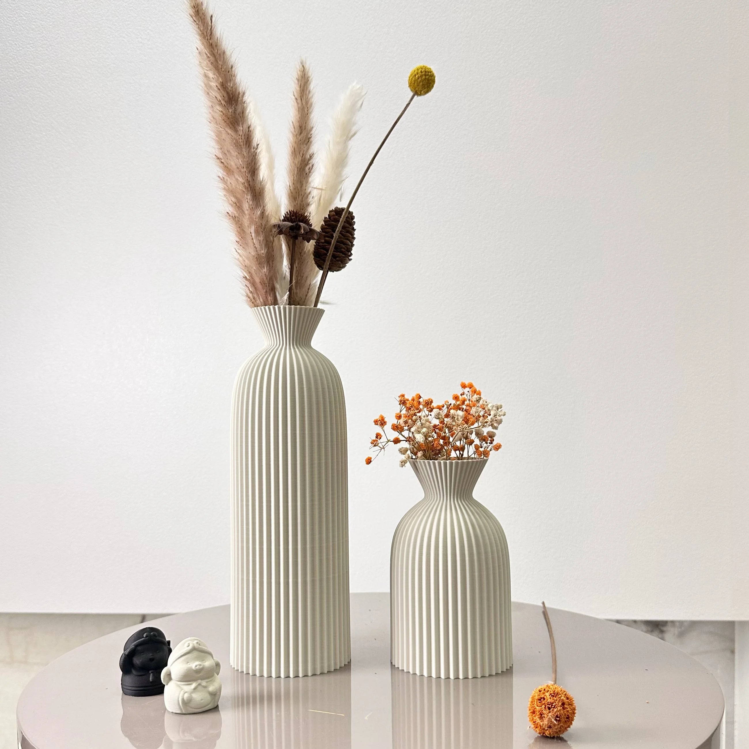 2-Piece Set of Wavy Pattern Art Dry Vase