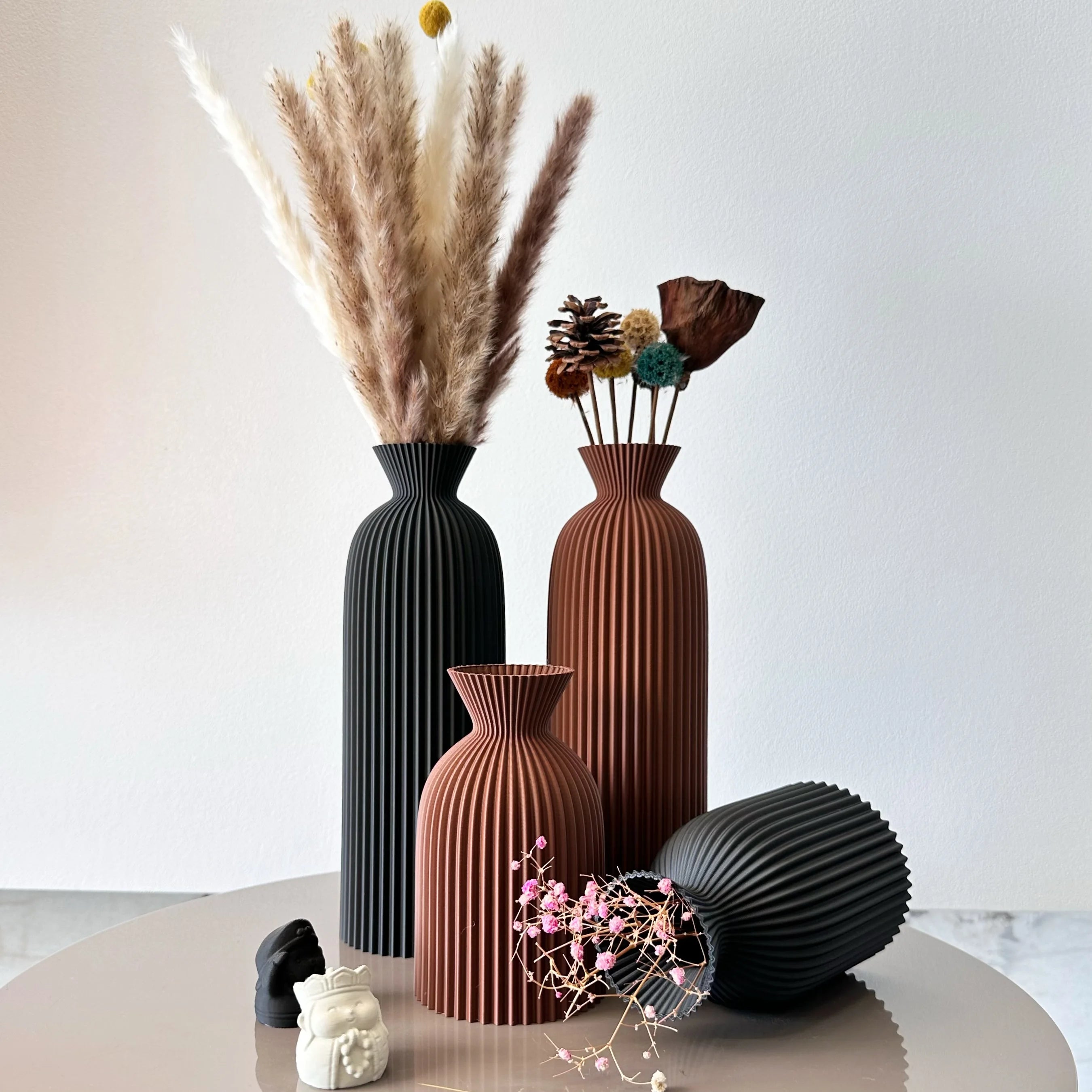2-Piece Set of Wavy Pattern Art Dry Vase