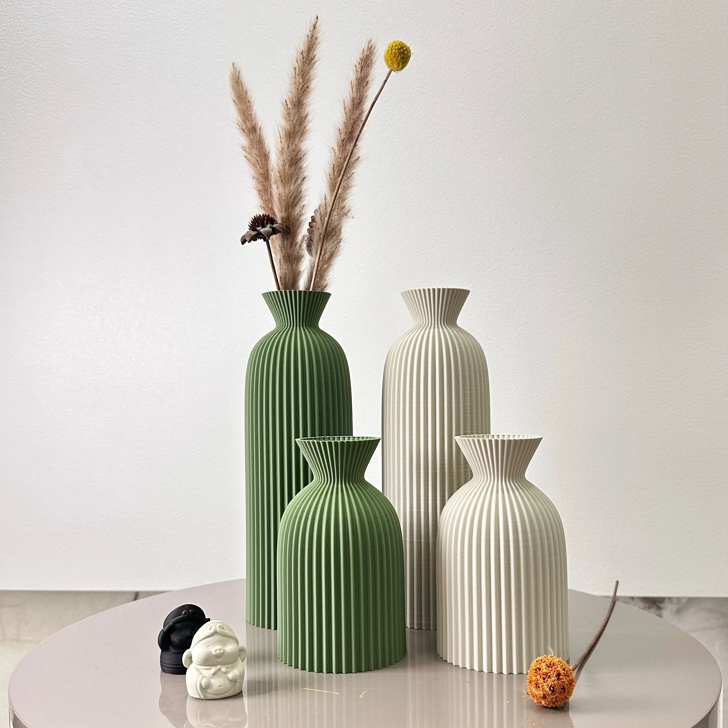 2-Piece Set of Wavy Pattern Art Dry Vase
