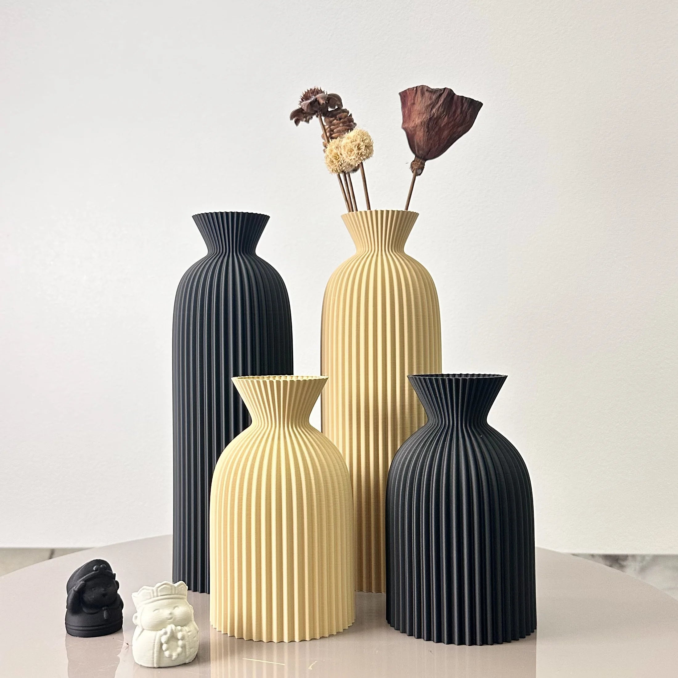 2-Piece Set of Wavy Pattern Art Dry Vase