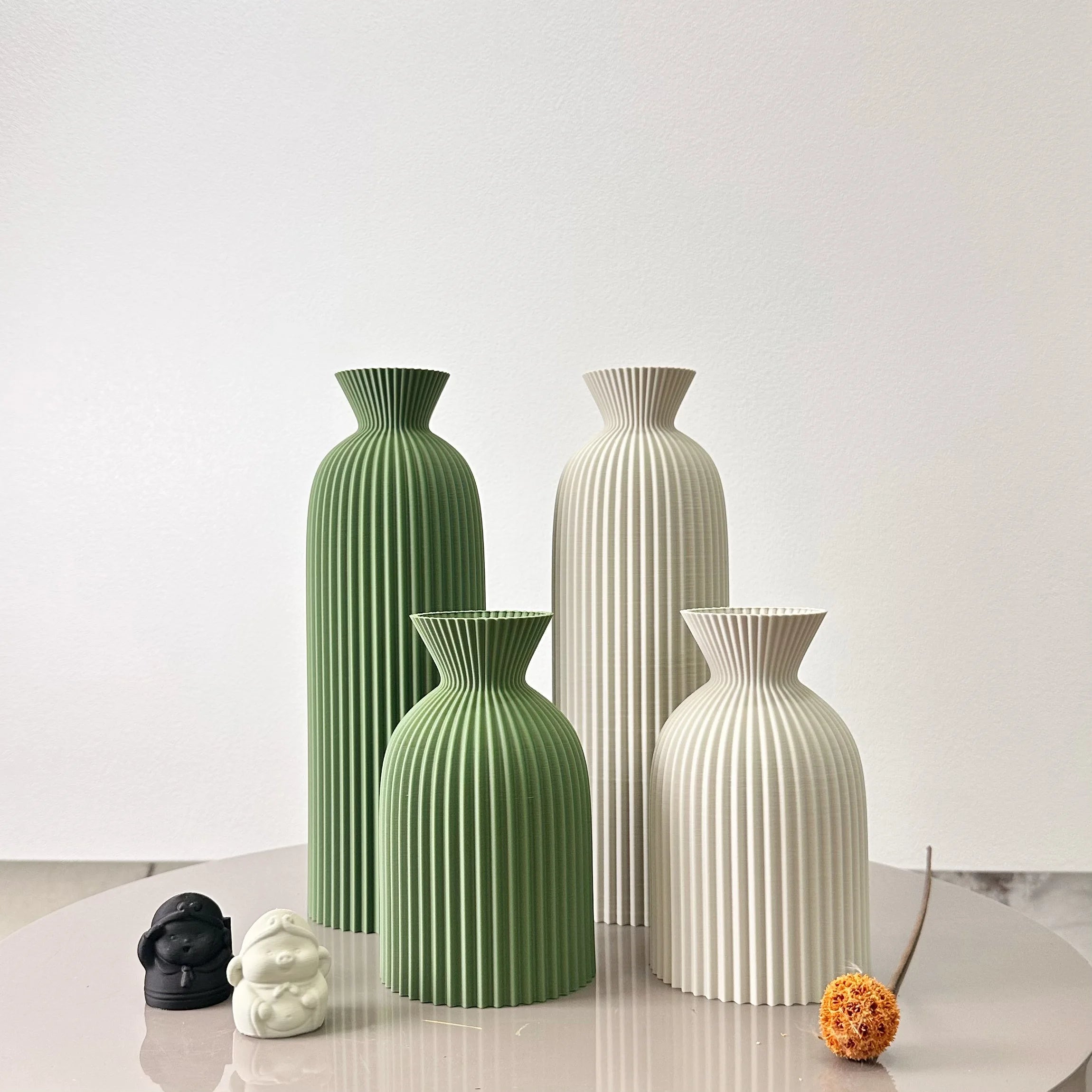 2-Piece Set of Wavy Pattern Art Dry Vase